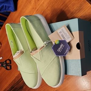 Toms slip ons